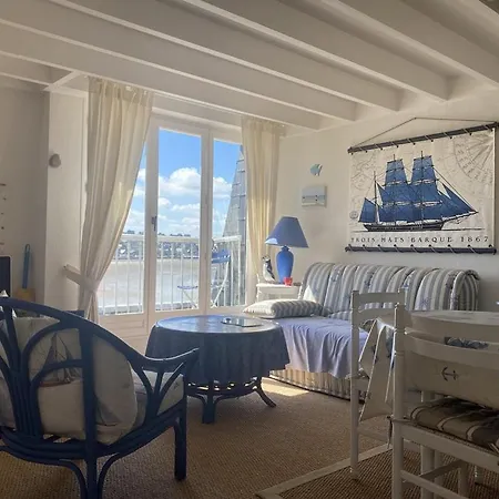 529 - A Erquy, A Proximite Du Port Et Face A La